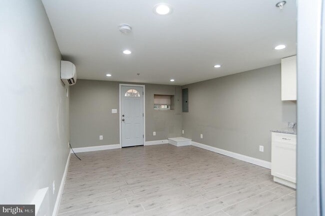 Building Photo - 2022 4th St NE