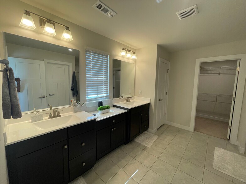 Building Photo - 3066 Boxbury Ln