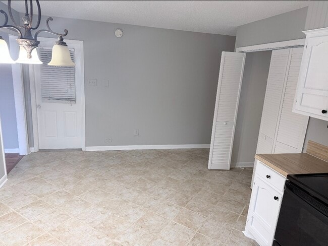 Building Photo - 107 Crystal Dr