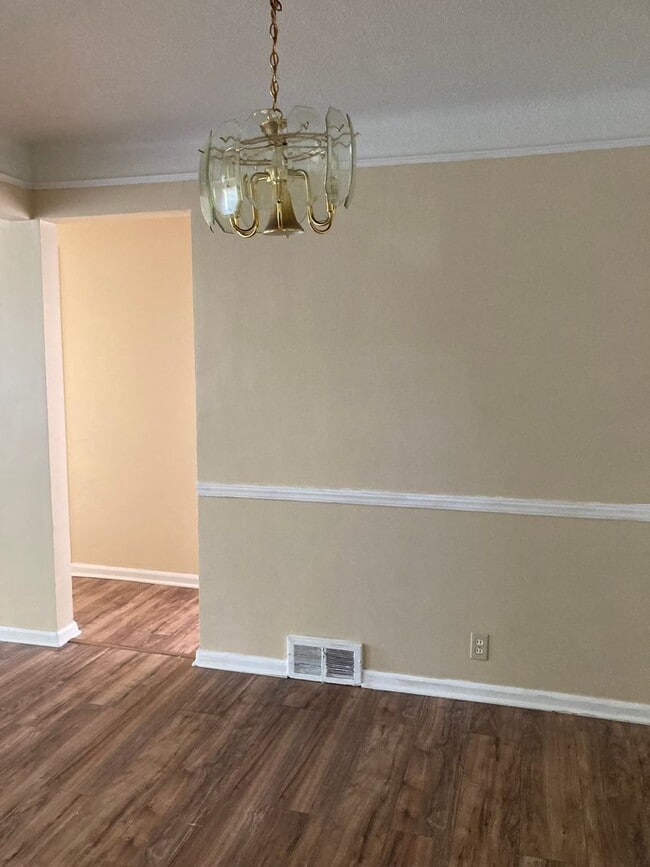 Building Photo - 4 Bedroom South Euclid House for Rent