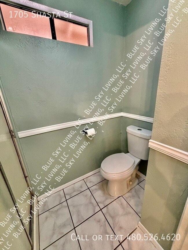 Building Photo - 1705 Shasta St