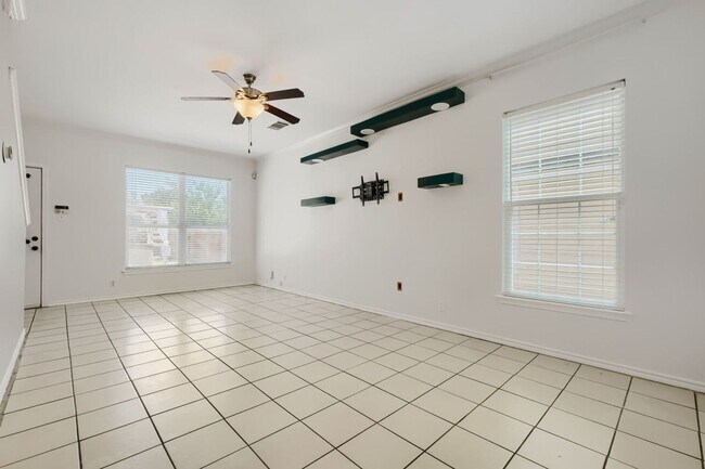 Building Photo - 5635 Midcrown Dr