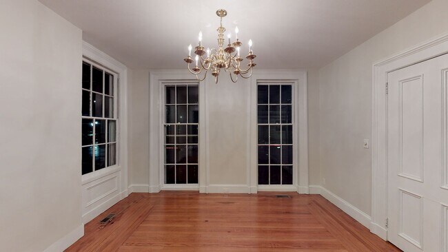 Building Photo - Free Month's Rent | Gorgeous 3-Bedroom Apartment in Wooster Square
