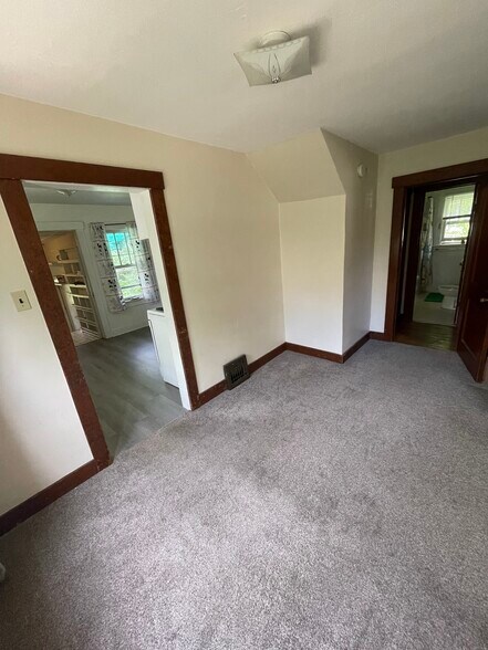Dining (alt) - 1420 N Wahsatch Ave