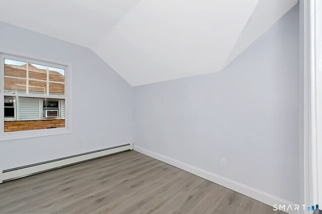 Building Photo - 463 Wilmot Ave