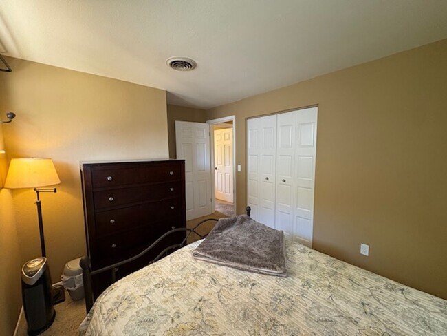 Building Photo - Fantastic 3 bed 2 bath home in Centennial ...