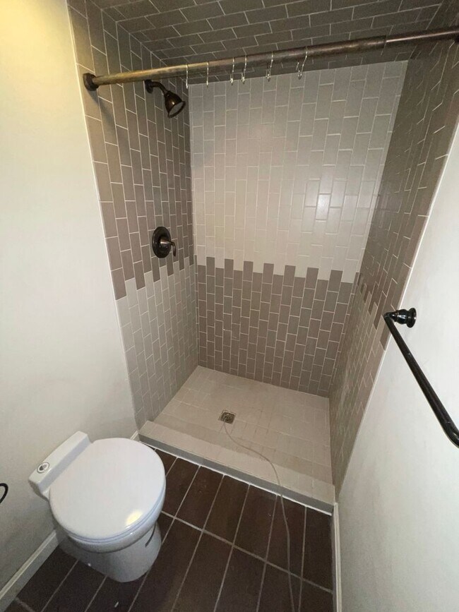Building Photo - Beautiful 4 Bedroom, 2.5 Bathroom, 3000sq.ft Ranch! Pet Friendly!