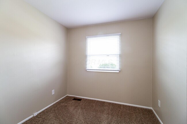 Building Photo - 1880 Queensrowe Pl