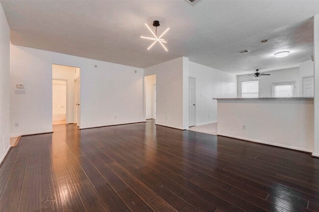 Building Photo - 7434 Jacobs Well Dr