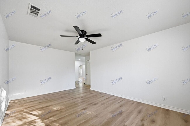 Building Photo - 1423 Main St