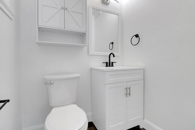 Building Photo - 3864 Coconut Cir S