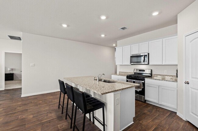 Building Photo - 381 Evergreen Sumac Lp