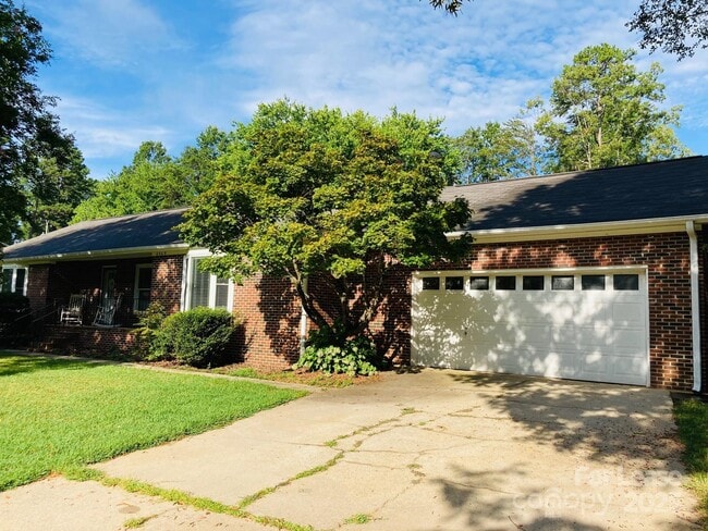 Building Photo - 4969 Moonlite Bay Dr