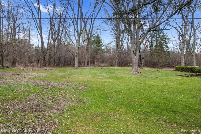 Building Photo - 2905 W Hickory Grove Rd