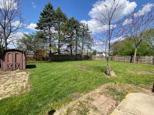 Building Photo - 3 Bedroom 1 Bathroom Available in Springfi...