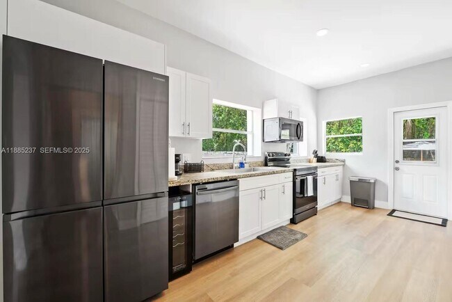 Building Photo - 4711 N Miami Ave