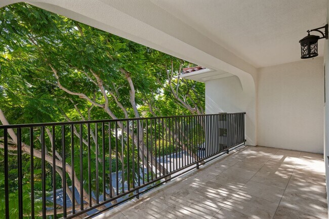 Building Photo - 450 Por La Mar Cir