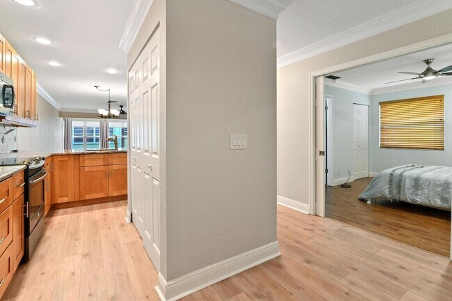 Building Photo - 1051 Orange Terrace