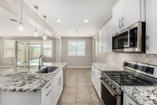 Building Photo - Beautiful Gilbert home located in the desirable Windhaven community!