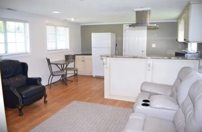 Building Photo - Charming, Partially Furnished Cottage-Styl...