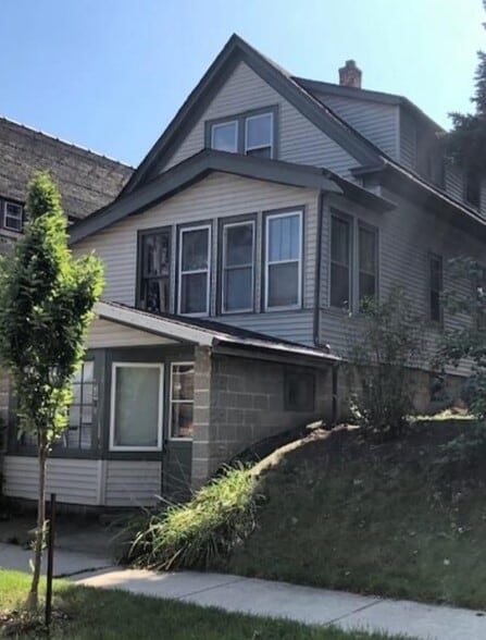 Building Photo - 3921 E Layton Ave