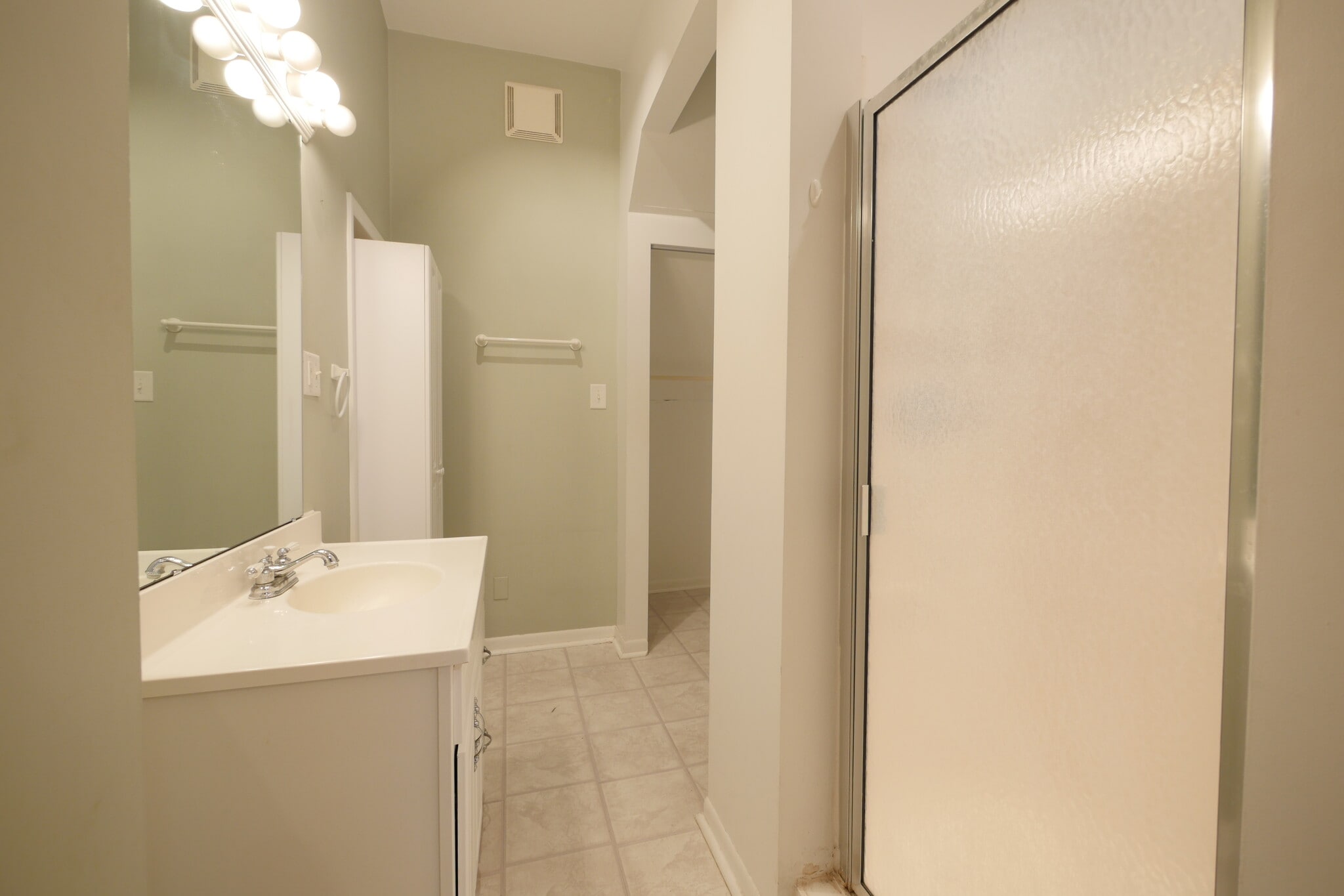 first floor bathroom - 617 W South St