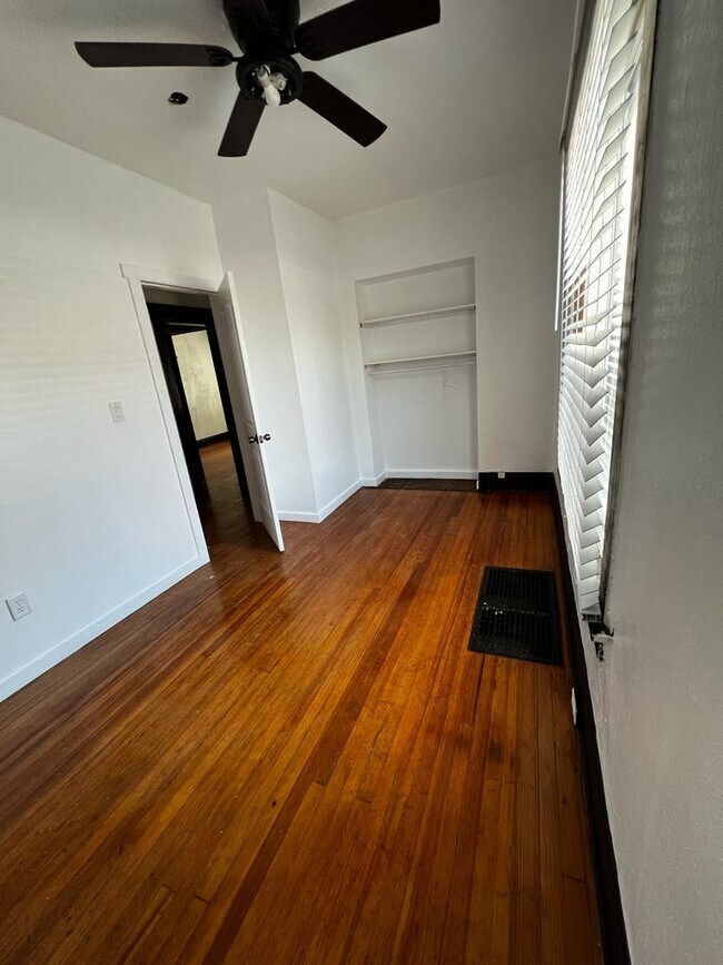 Building Photo - 1120 E 12th Ave