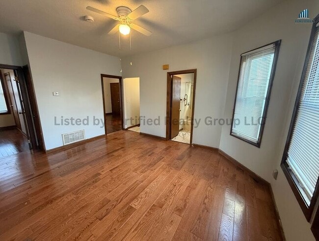 Building Photo - 137 Barnes St