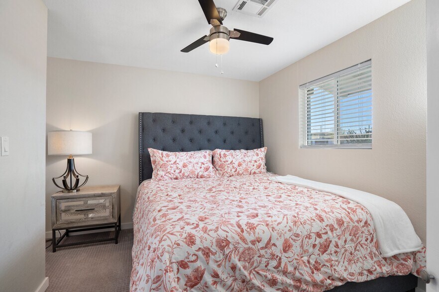 Building Photo - 7902 E Latham St