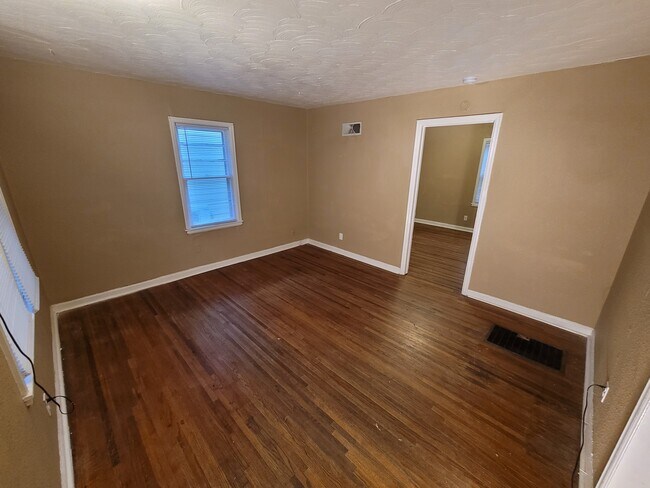 Livingroom - 843 S Pershing St