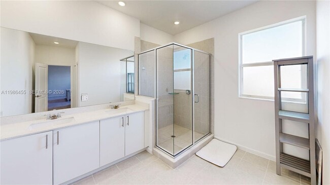 Building Photo - 2333 SE 28th St