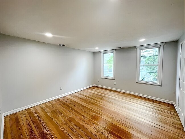Building Photo - 78 Dalby St