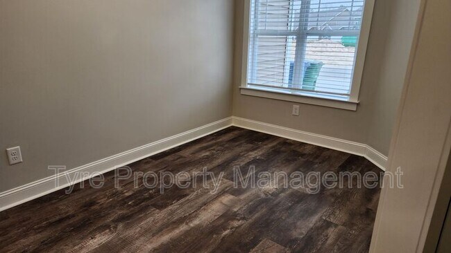 Building Photo - 1815 Fox Den Way