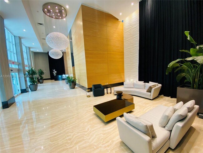 Building Photo - 950 Brickell Bay Dr