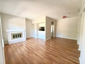 Building Photo - 728 Bering Dr