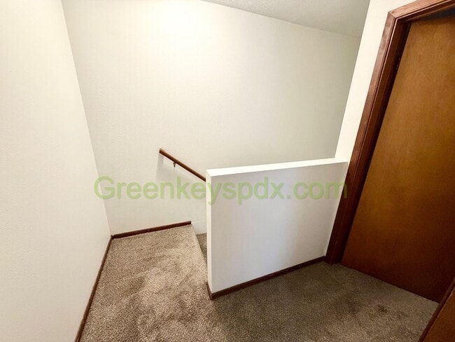 Building Photo - Muliti-level 2 Bedroom 2 Bath Townhouse in St.Johns