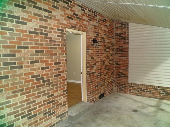 Building Photo - 244 Meadowview Dr
