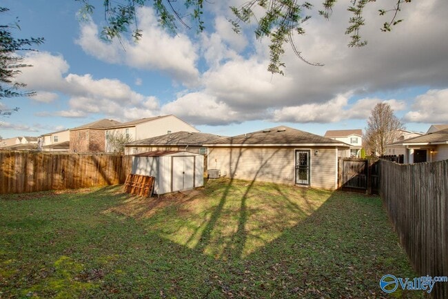 Building Photo - 198 Cloverbrook Dr