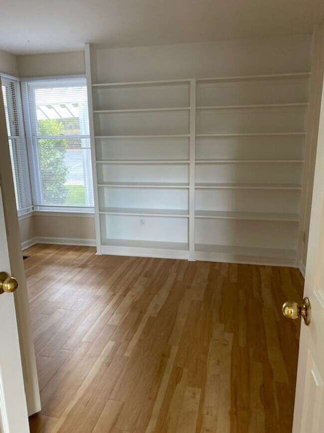 Building Photo - Spacious Chapel Hill Living with Resort-St...