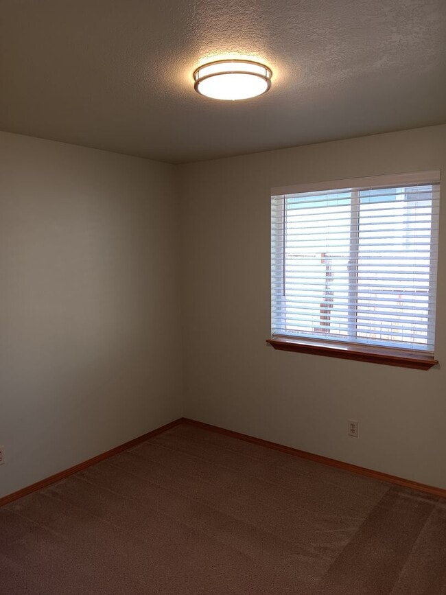 Building Photo - Charming Single-Level Home in Bend’s Mountain View Area