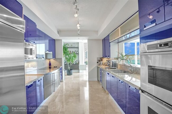 Building Photo - 715 Bayshore Dr