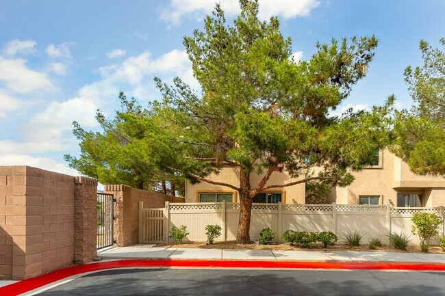 Building Photo - Must See Home in Gated Community!