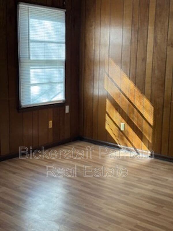 Building Photo - 703 Winall Dr