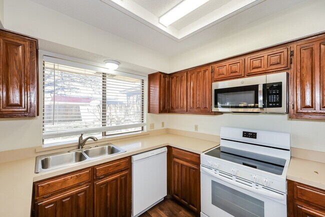 Building Photo - 7908 Gladewater Dr