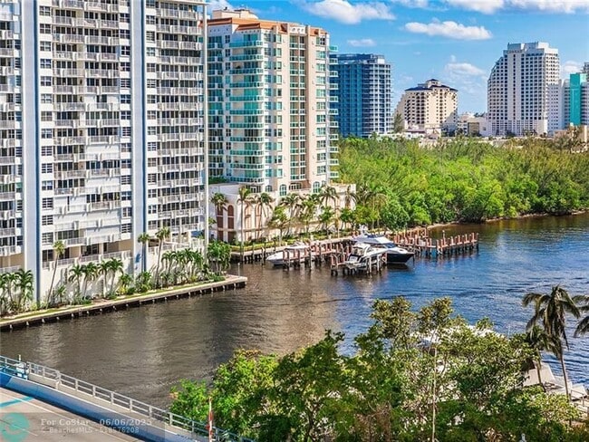 Building Photo - 1040 Seminole Dr