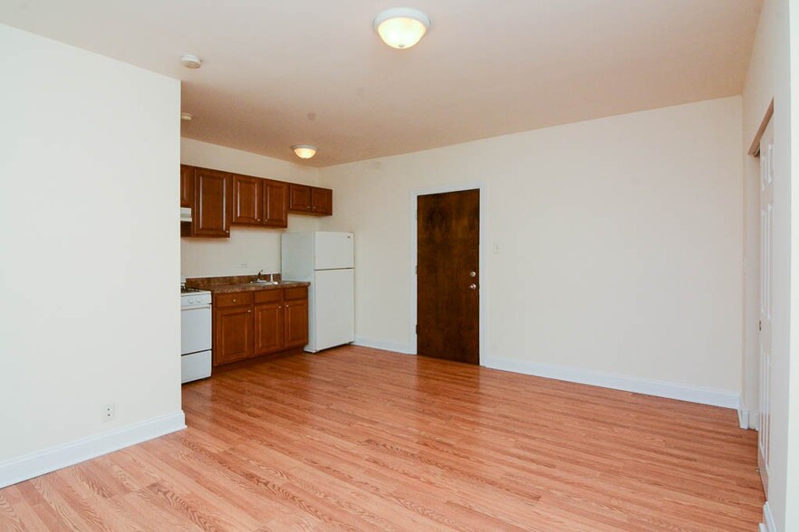 Building Photo - 2600 N Kimball Ave