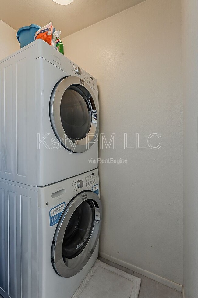 Building Photo - 9707 E Mountain View Rd