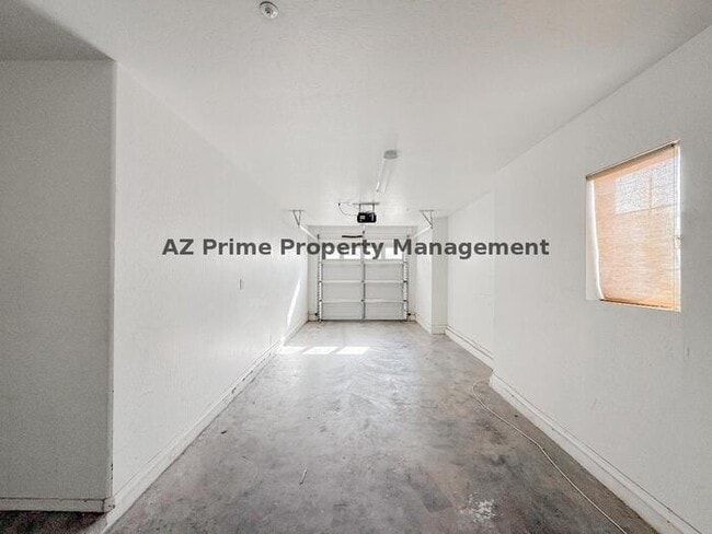 Building Photo - 164 W Commerce Ct