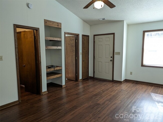 Building Photo - 119 Birdie Ct