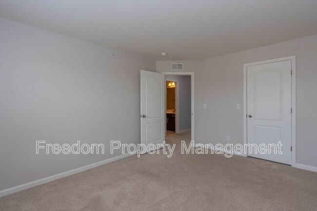 Building Photo - 17002 Beveridge Dr